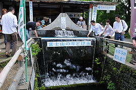 富士山の雪どけ水